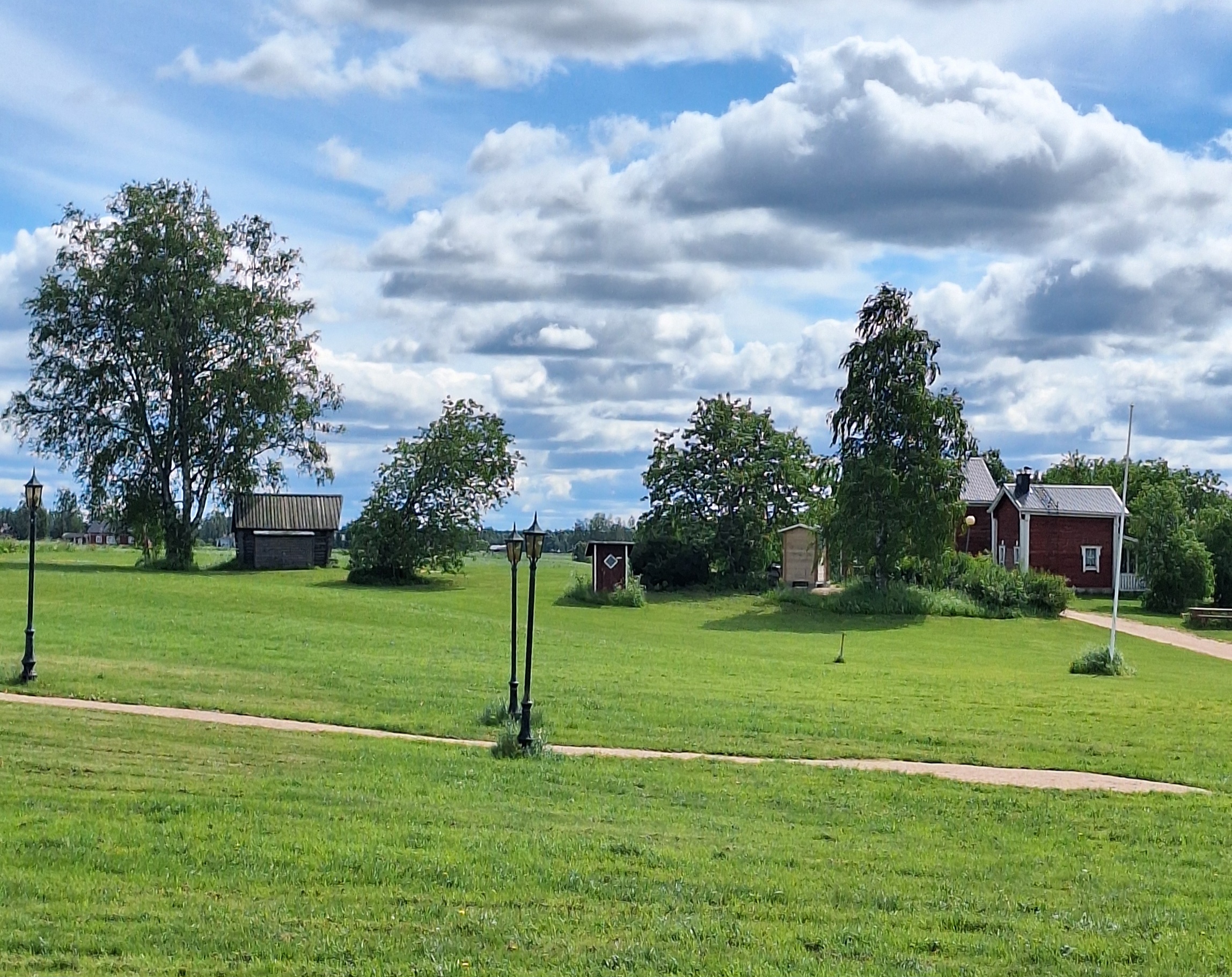 Karvoskylän kylätalo ja Rantahovi