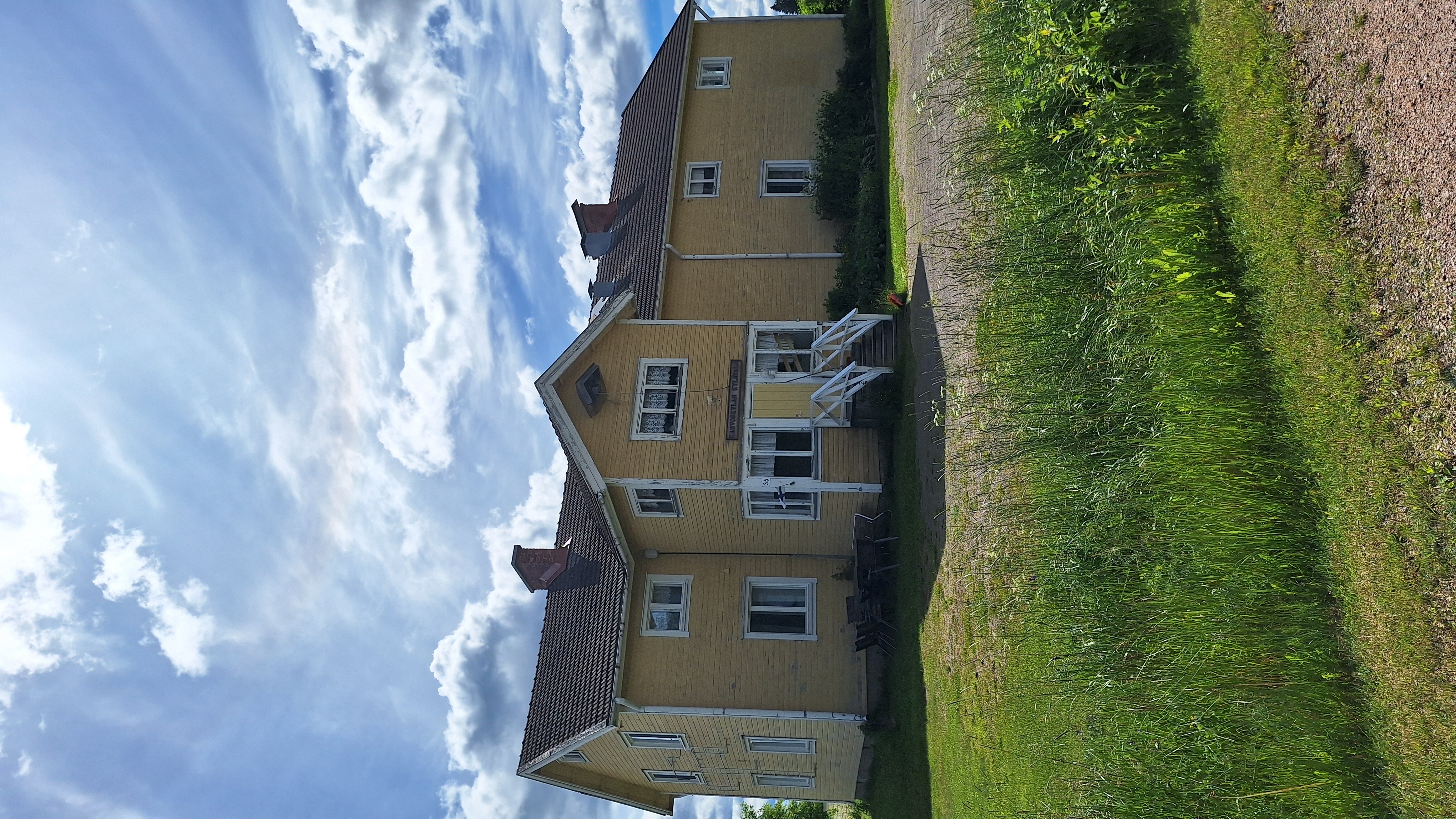 Karvoskylän kylätalo ja Rantahovi